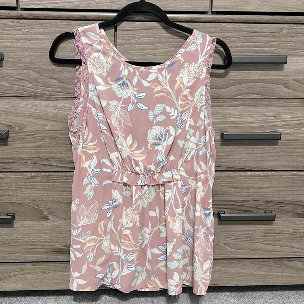 LC Lauren Conrad - Women’s Size Large Sleeveless Blouse w/ Floral Pattern